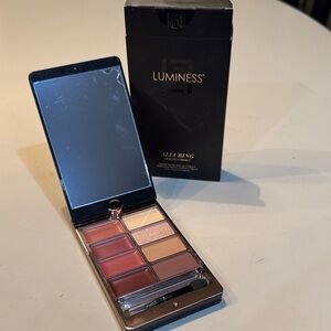 Luminess Alluring Lip & Eye Compact